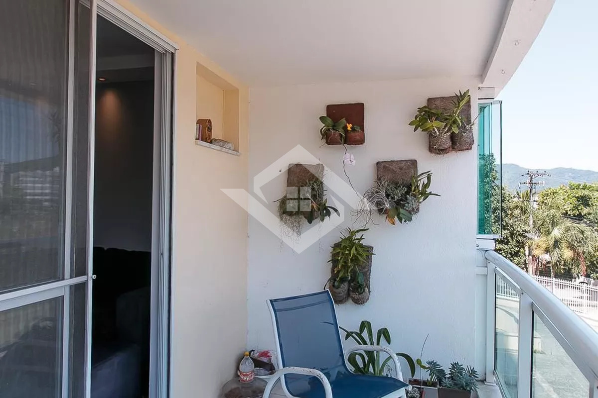 Apartamento à venda com 3 quartos, 100m² - Foto 2