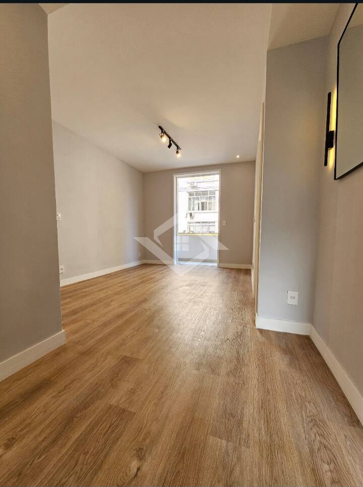 Apartamento à venda com 3 quartos, 85m² - Foto 2