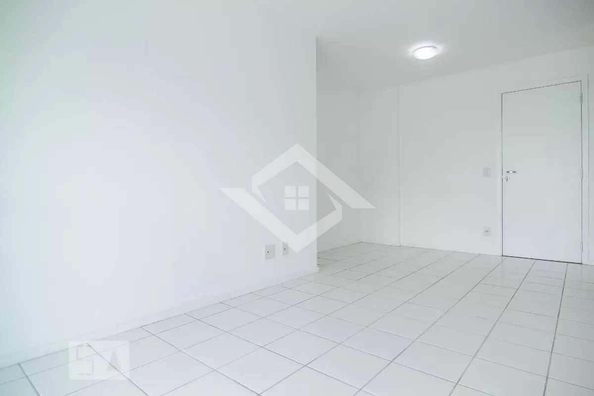 Apartamento à venda com 2 quartos, 70m² - Foto 13