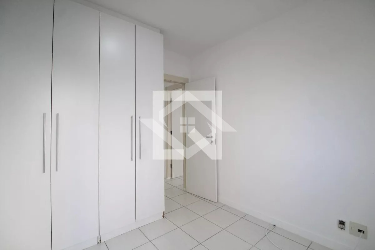 Apartamento à venda com 2 quartos, 75m² - Foto 4