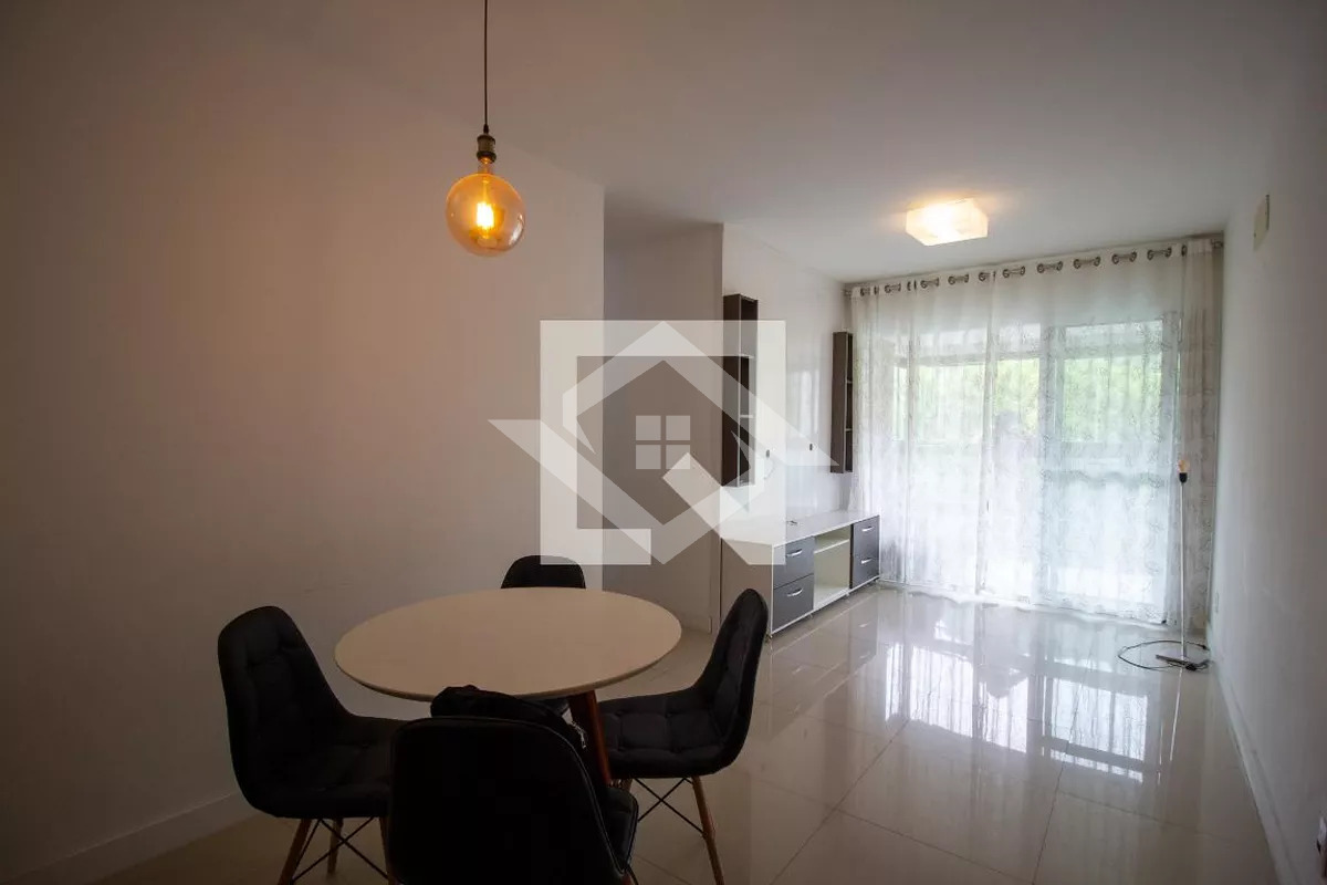 Apartamento à venda com 2 quartos, 70m² - Foto 1