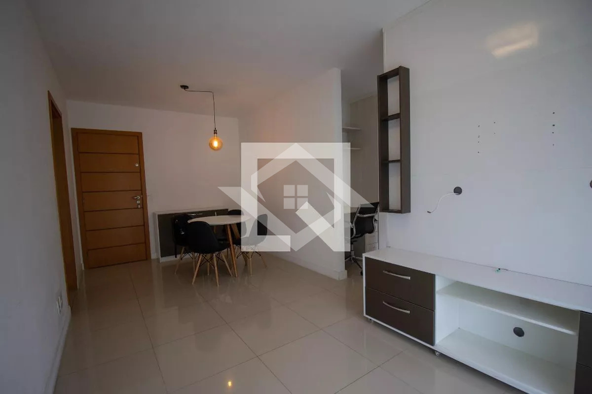 Apartamento à venda com 2 quartos, 70m² - Foto 2