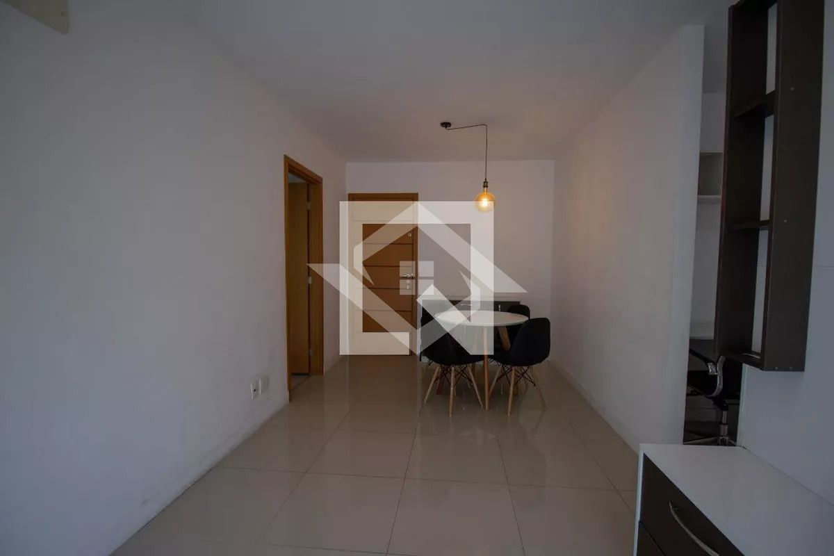 Apartamento à venda com 2 quartos, 70m² - Foto 3