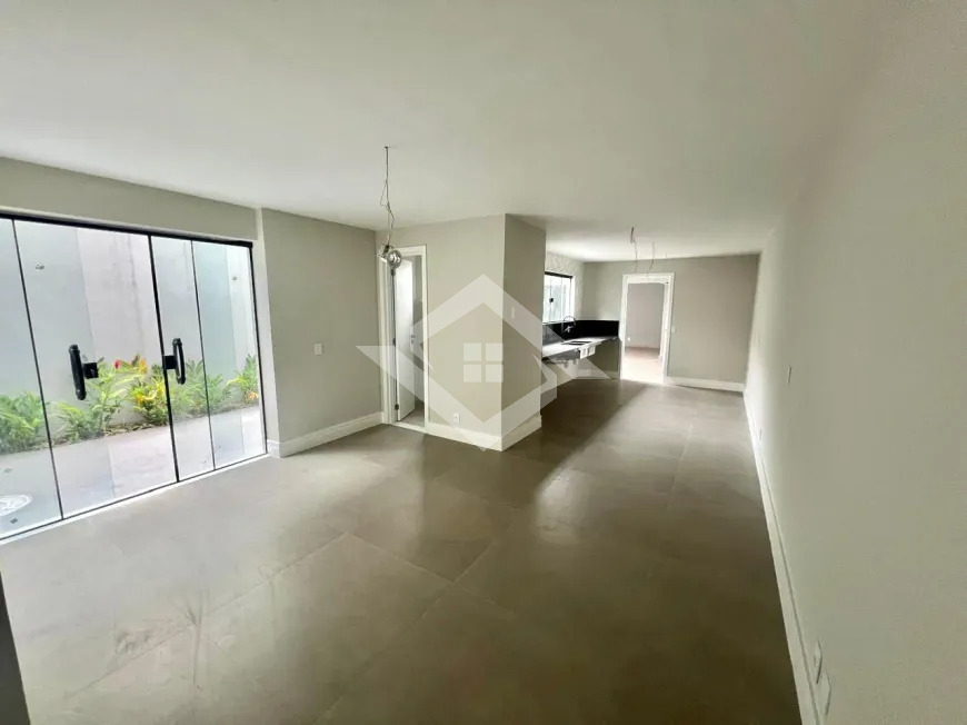 Casa à venda com 4 quartos, 297m² - Foto 6