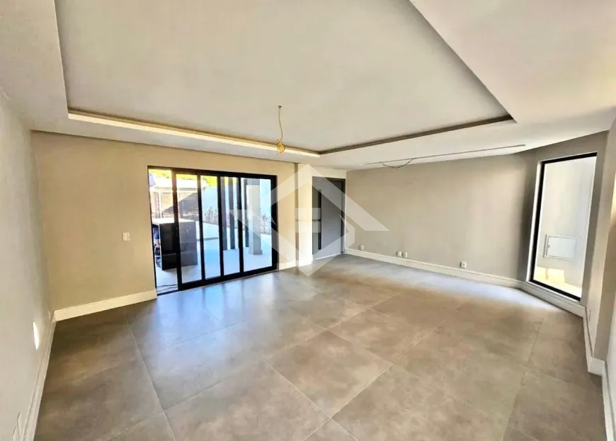 Casa à venda com 4 quartos, 297m² - Foto 5