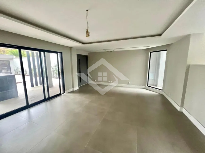 Casa à venda com 4 quartos, 297m² - Foto 22