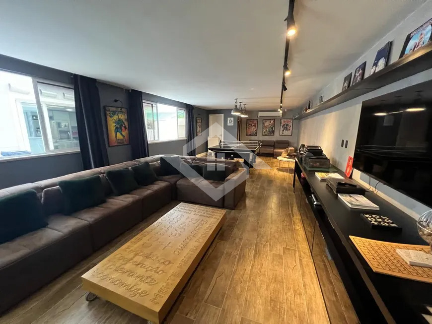 Casa à venda com 6 quartos, 500m² - Foto 15