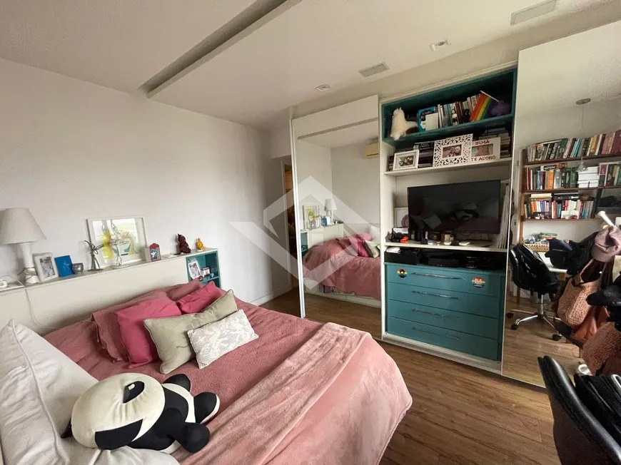 Apartamento à venda com 3 quartos, 233m² - Foto 17