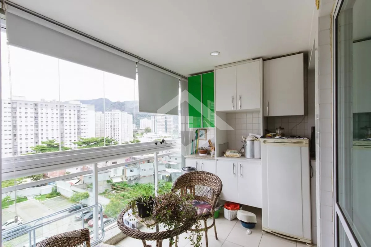 Apartamento à venda com 3 quartos, 73m² - Foto 2