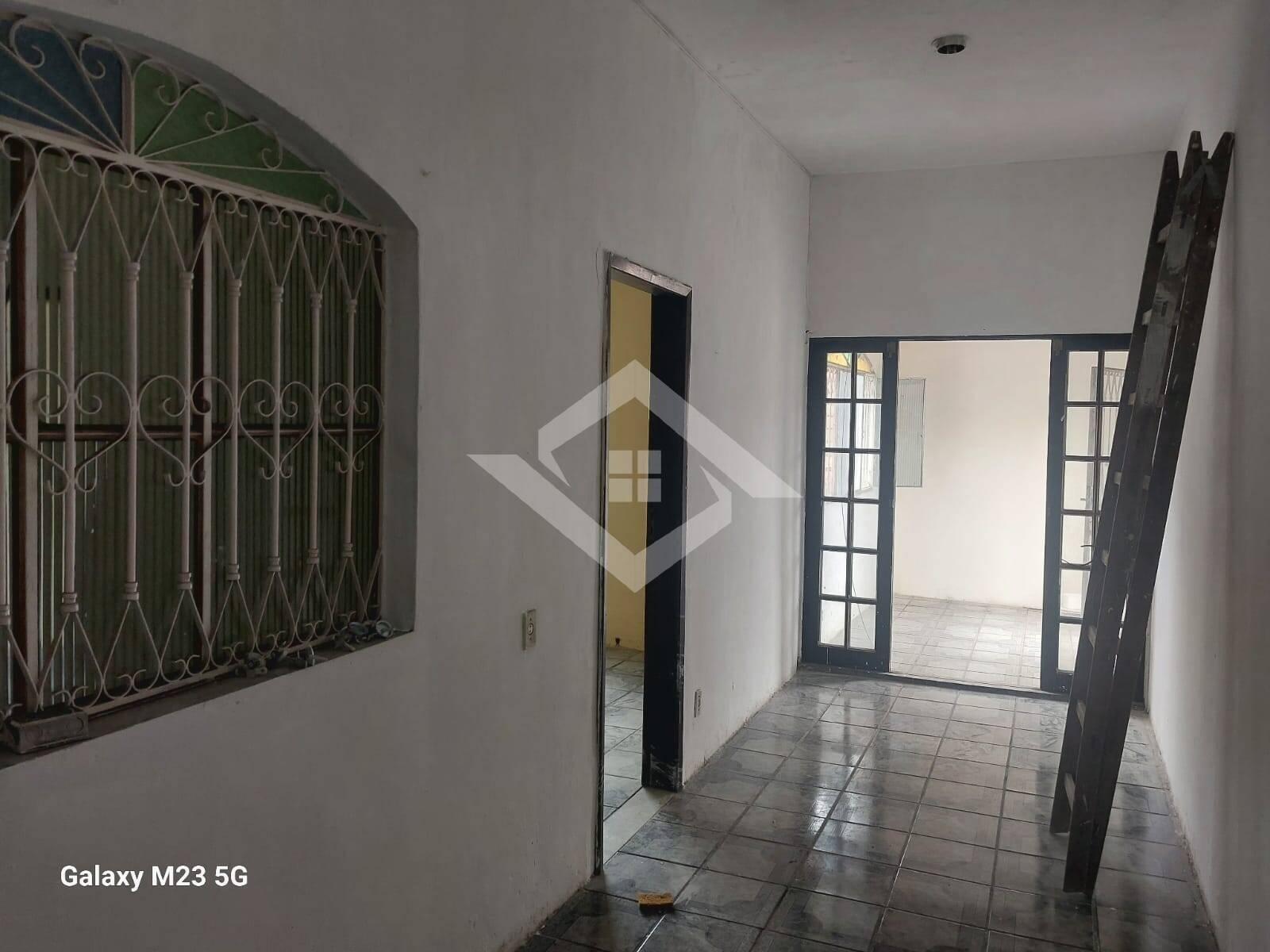 Casa para alugar com 2 quartos, 120m² - Foto 1