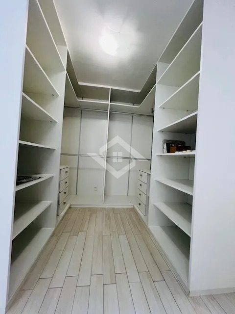 Apartamento à venda com 4 quartos, 217m² - Foto 5