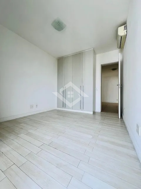 Apartamento à venda com 4 quartos, 217m² - Foto 17