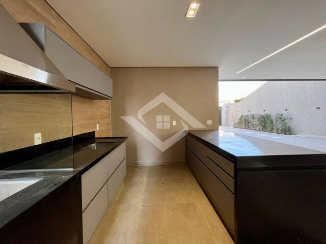 Casa à venda com 6 quartos, 350m² - Foto 9