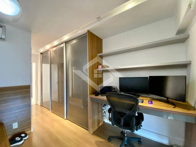 Apartamento à venda com 4 quartos, 233m² - Foto 1