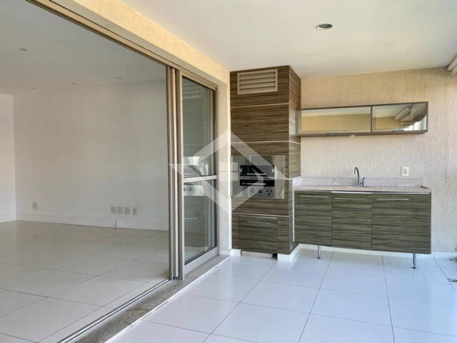 Apartamento à venda com 4 quartos, 233m² - Foto 2