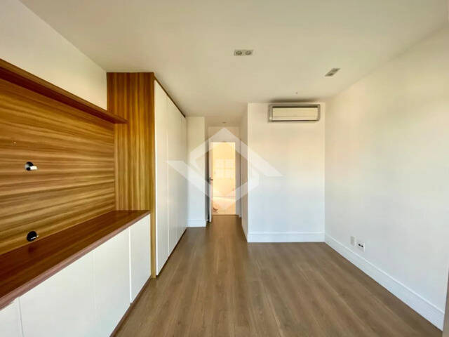 Apartamento à venda com 4 quartos, 233m² - Foto 17