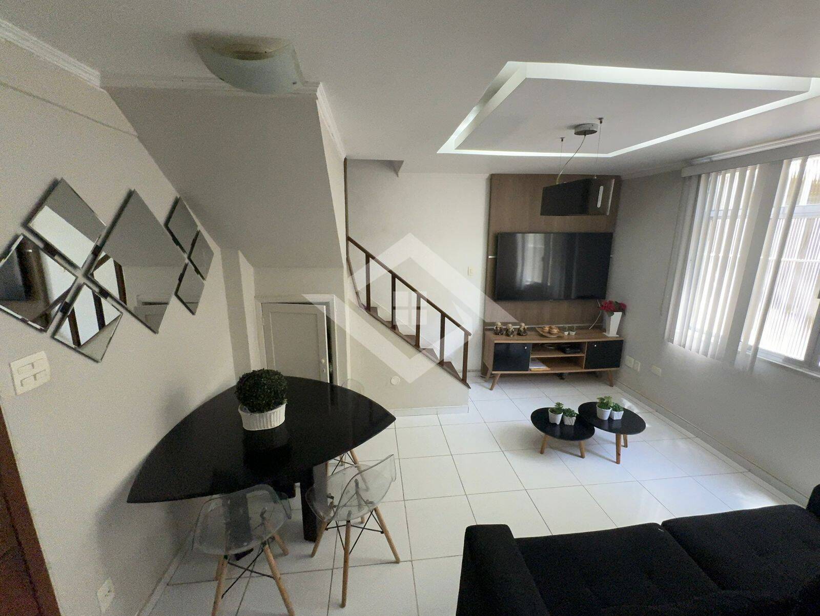 Apartamento à venda com 2 quartos, 70m² - Foto 1