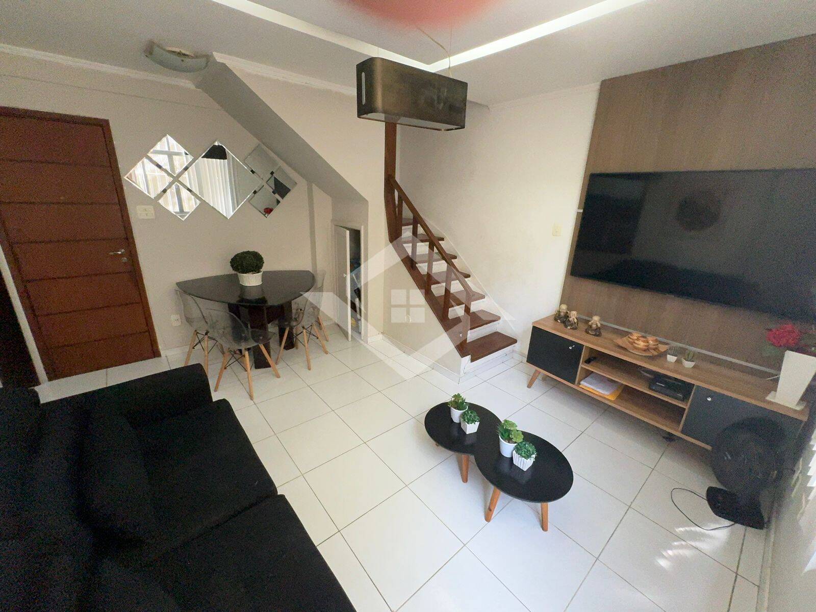 Apartamento à venda com 2 quartos, 70m² - Foto 2