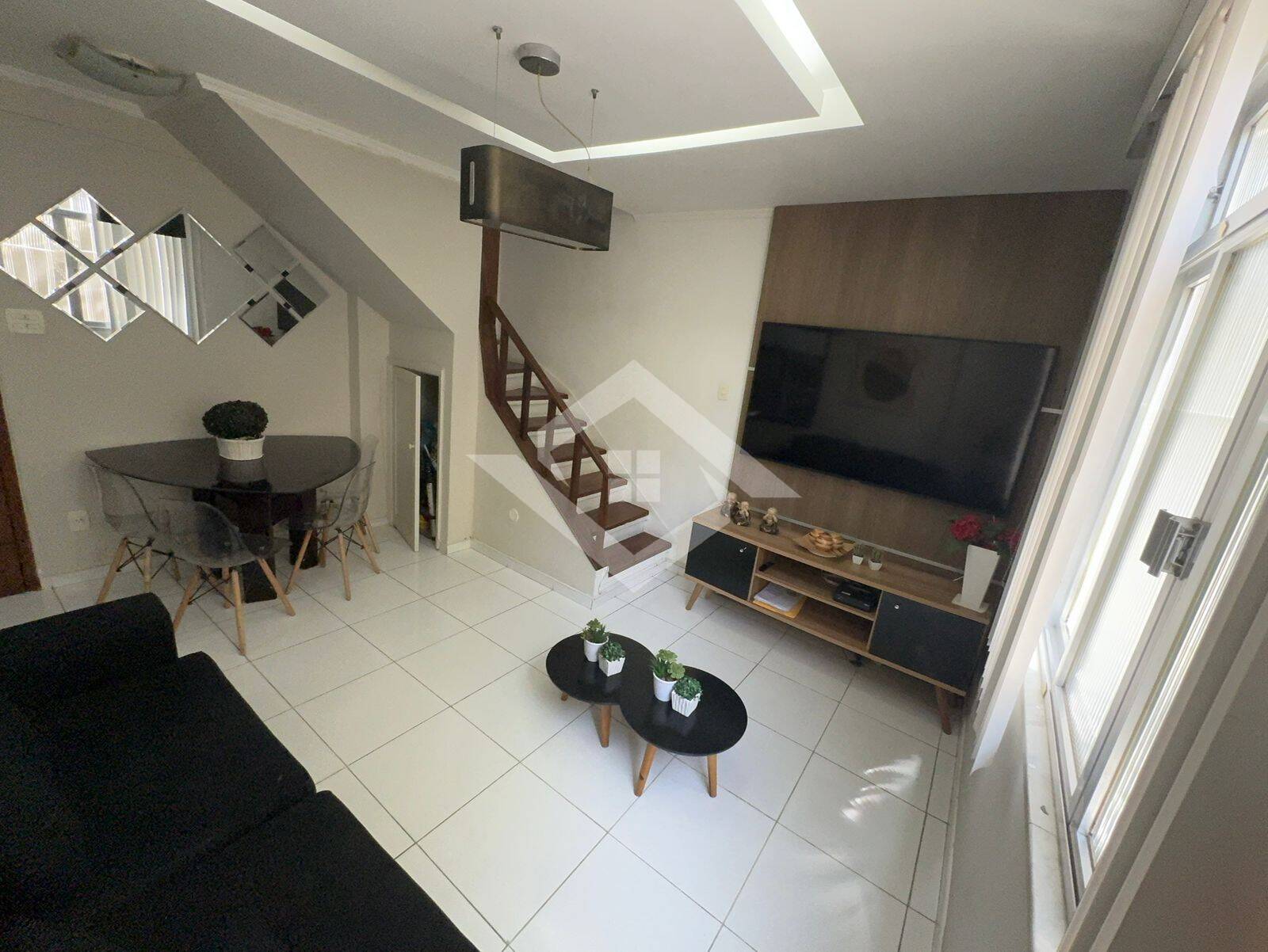 Apartamento à venda com 2 quartos, 70m² - Foto 3