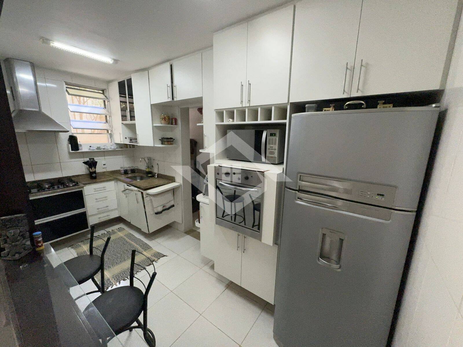 Apartamento à venda com 2 quartos, 70m² - Foto 6