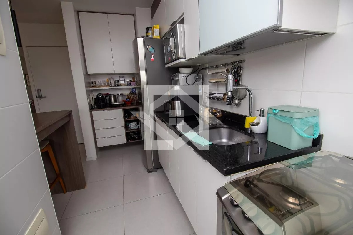 Apartamento à venda com 2 quartos, 69m² - Foto 3