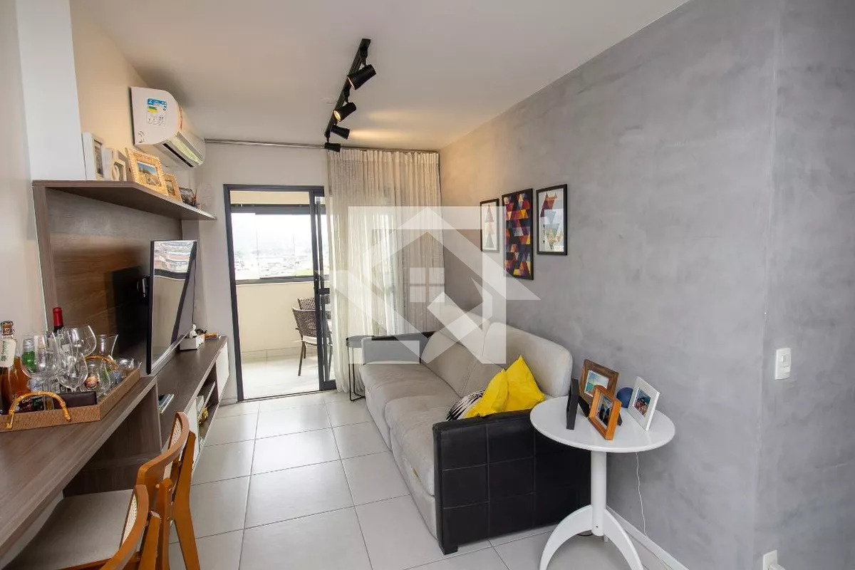 Apartamento à venda com 2 quartos, 69m² - Foto 4