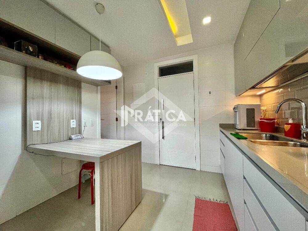 Apartamento à venda com 3 quartos, 160m² - Foto 4