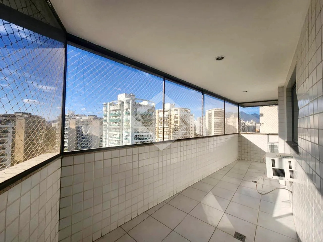 Apartamento à venda com 3 quartos, 83m² - Foto 2