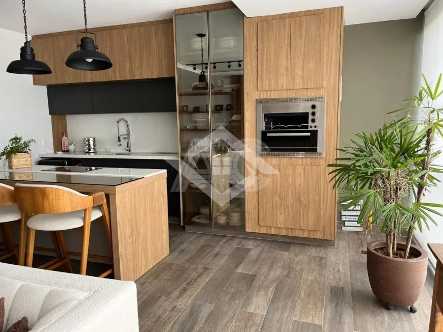 Apartamento à venda com 4 quartos, 161m² - Foto 1