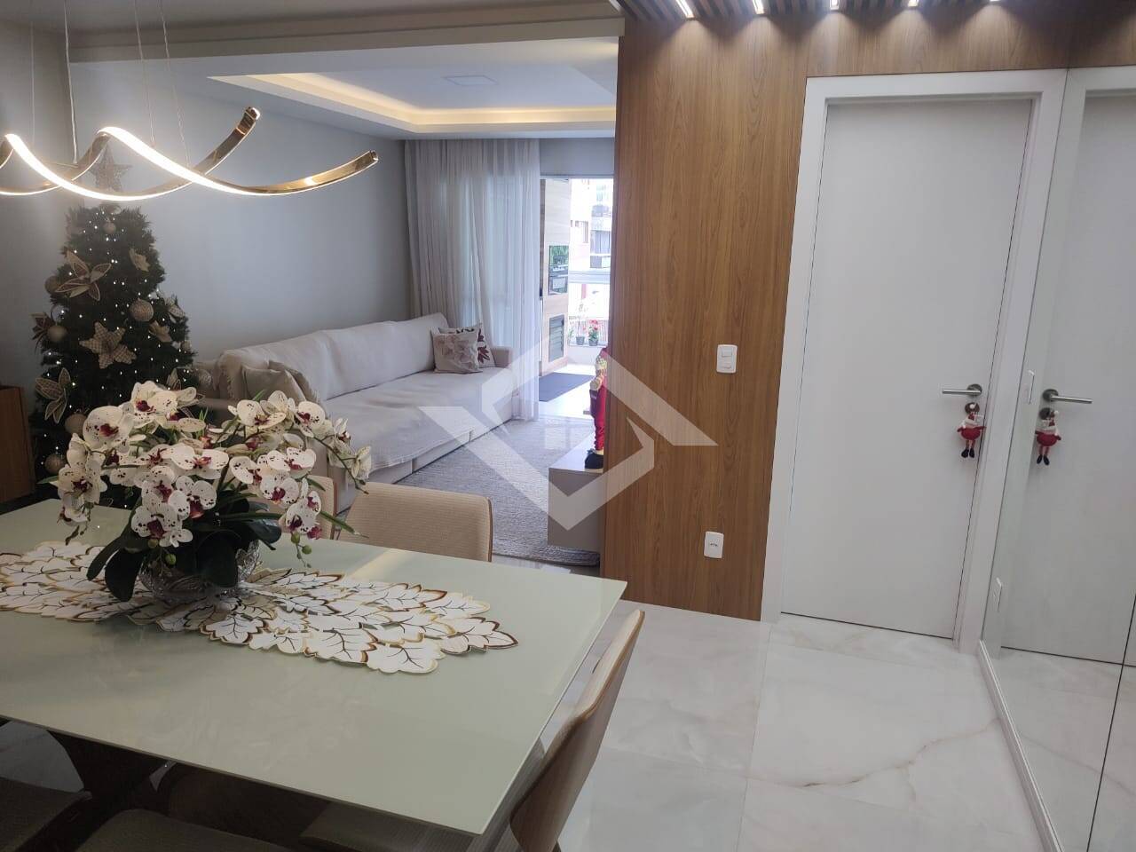 Apartamento à venda com 3 quartos, 120m² - Foto 1