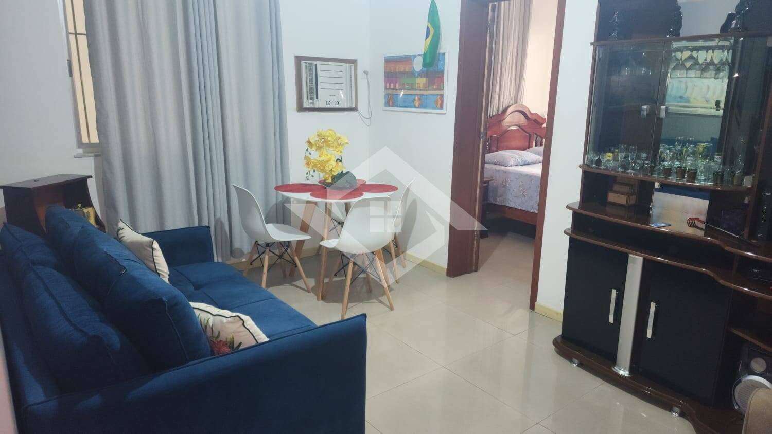 Apartamento à venda com 2 quartos, 60m² - Foto 2