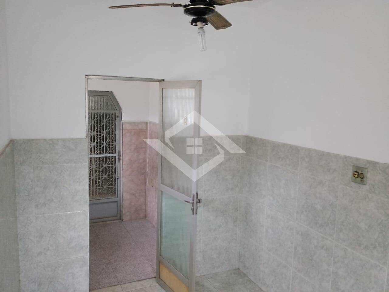 Casa à venda com 2 quartos, 200m² - Foto 11