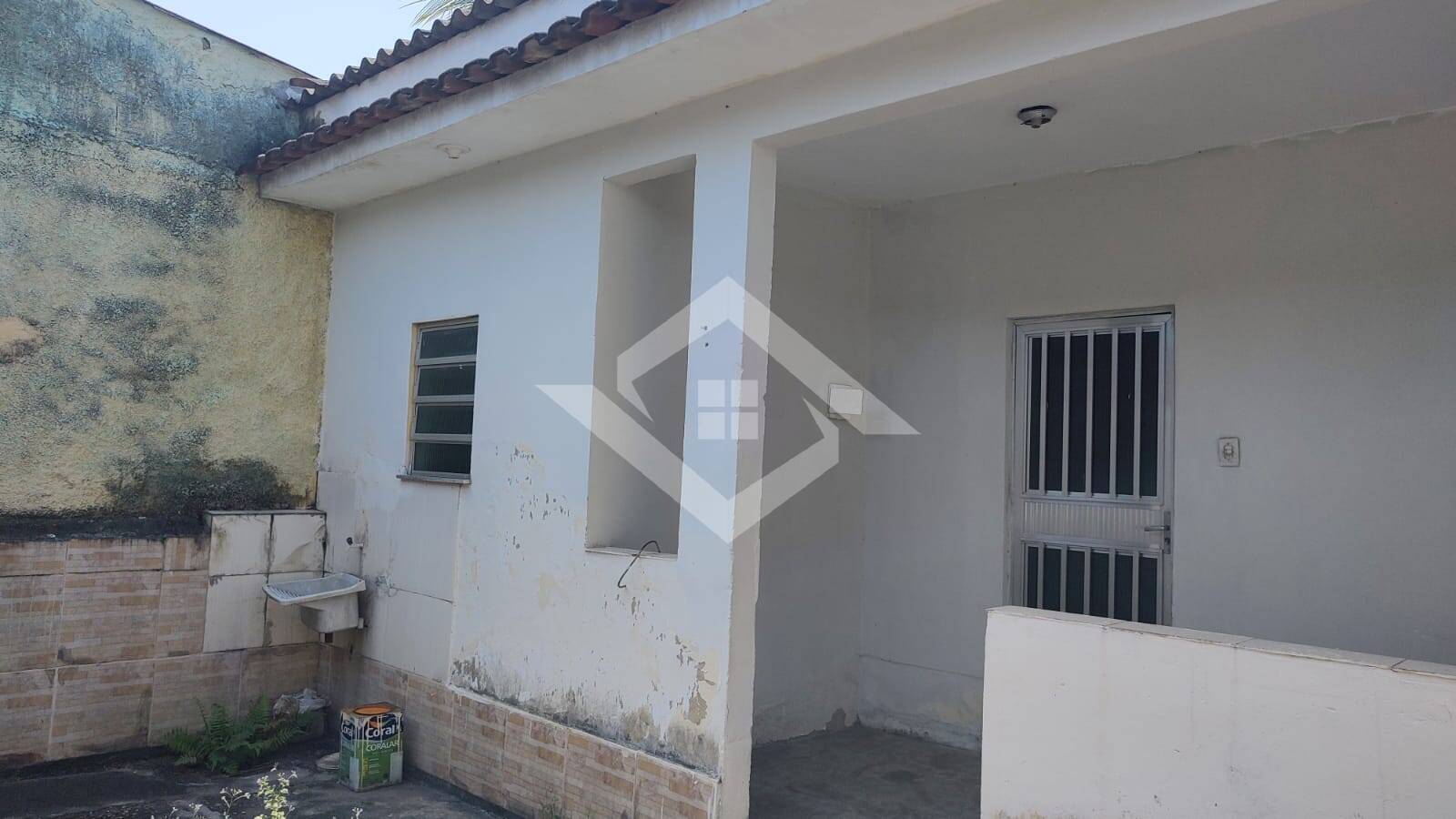 Casa à venda com 1 quarto, 100m² - Foto 2