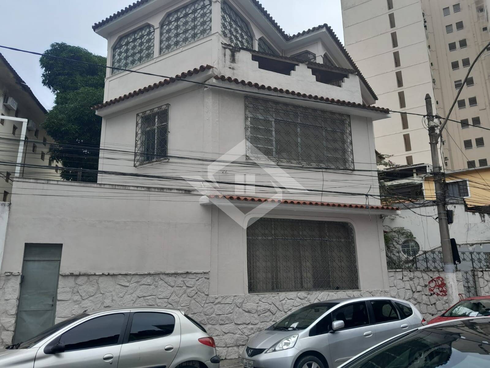 Casa à venda e aluguel com 16 quartos, 299m² - Foto 1