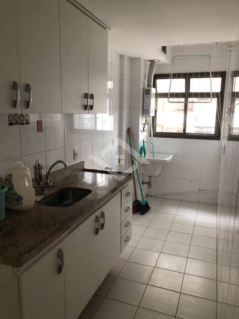 Apartamento para alugar com 2 quartos, 77m² - Foto 4