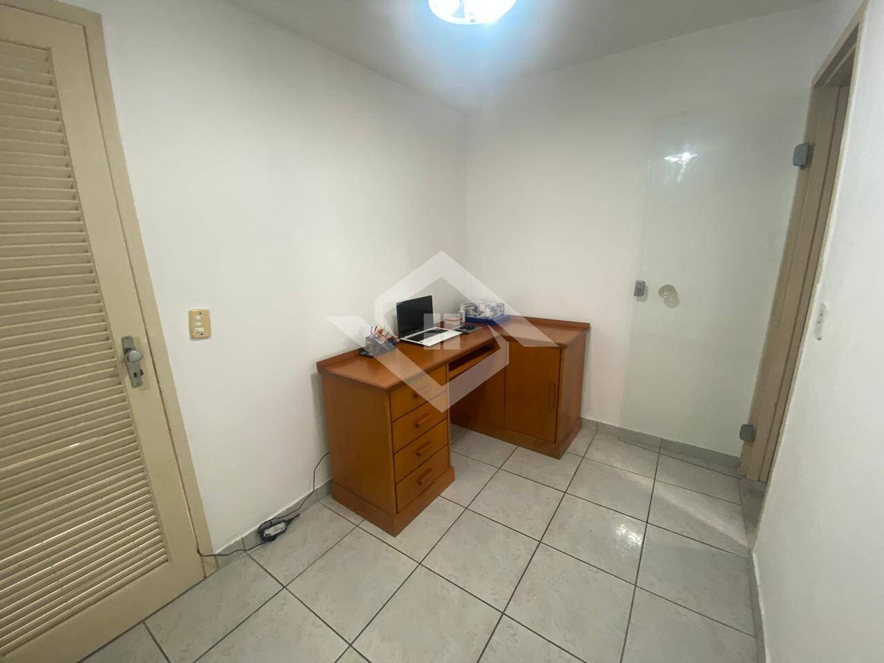 Apartamento para alugar com 3 quartos, 140m² - Foto 30