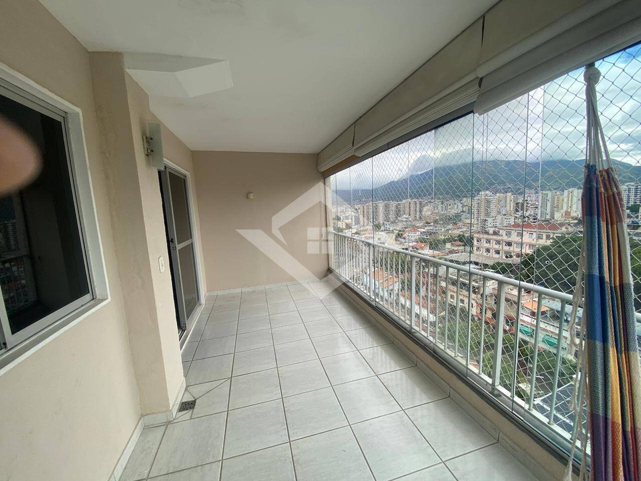 Apartamento para alugar com 3 quartos, 140m² - Foto 2