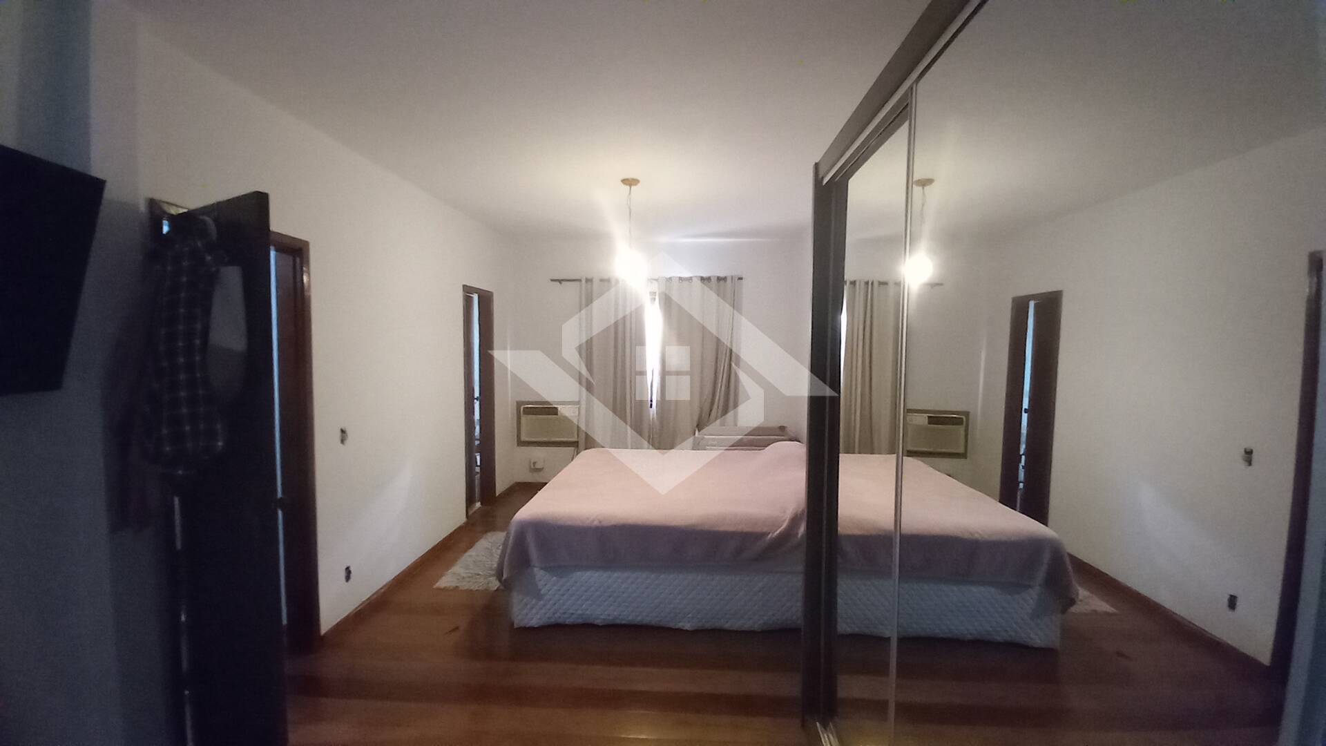 Casa à venda com 4 quartos, 220m² - Foto 11