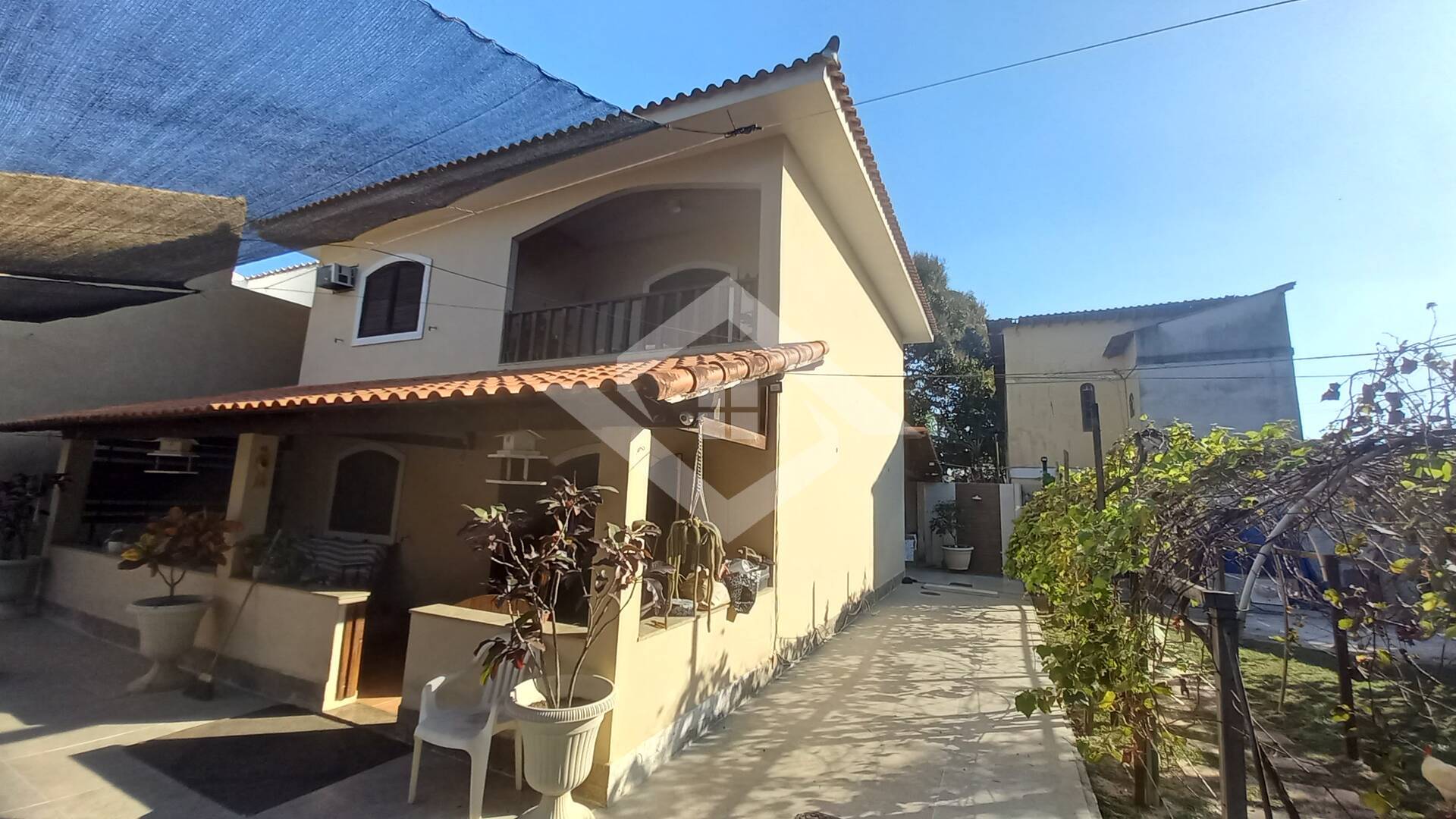 Casa à venda com 4 quartos, 220m² - Foto 2