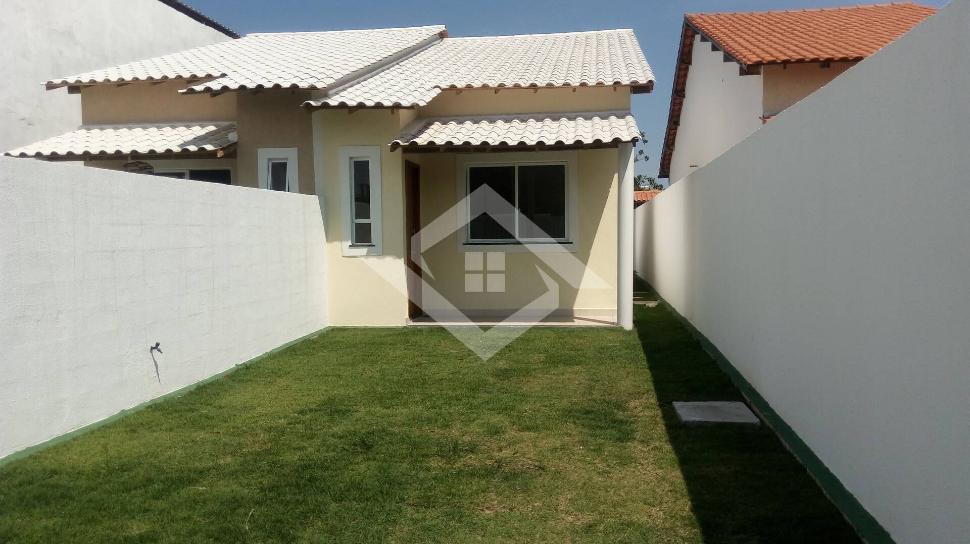 Casa à venda com 2 quartos, 75m² - Foto 1