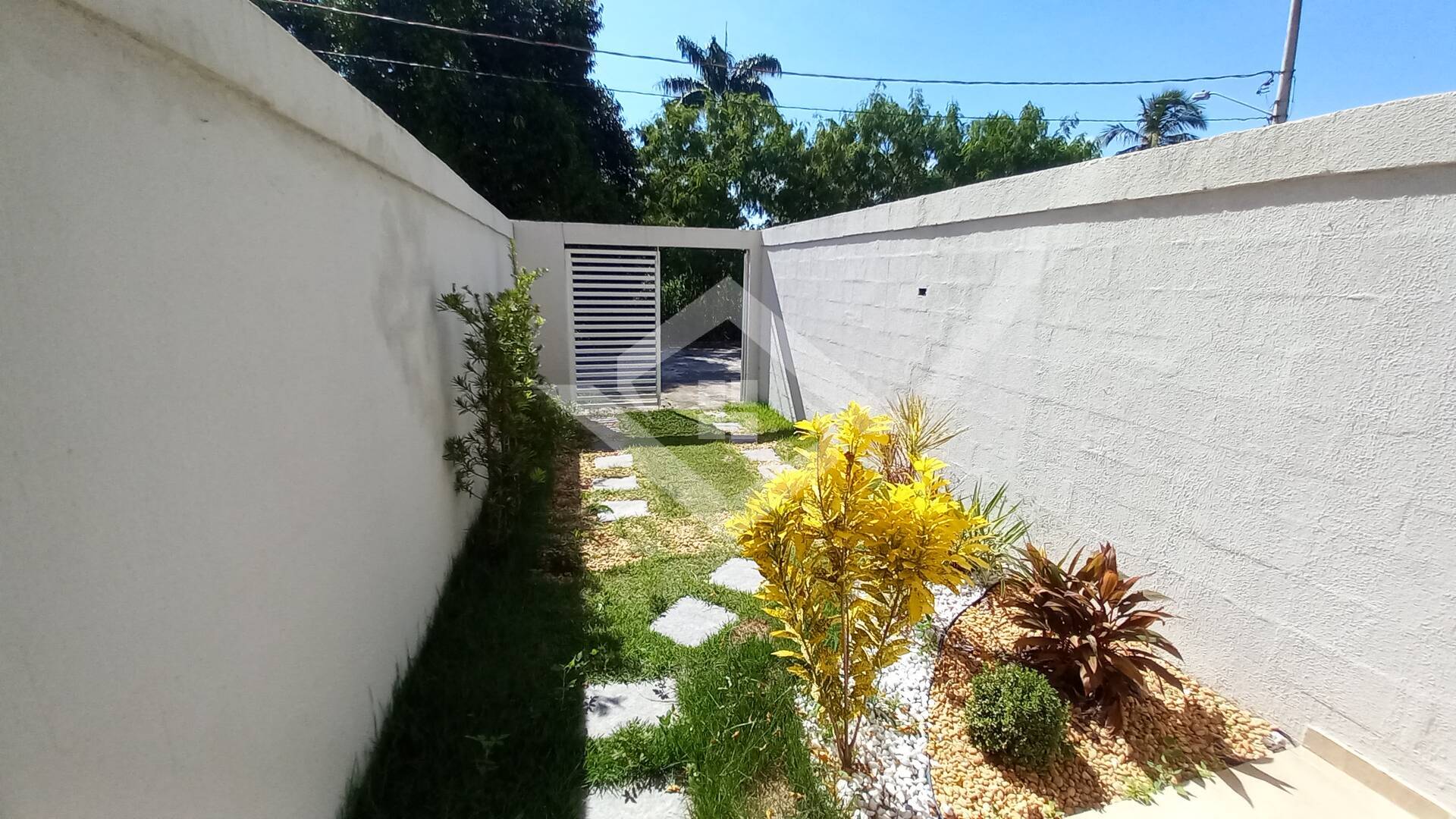 Casa à venda com 2 quartos, 110m² - Foto 2