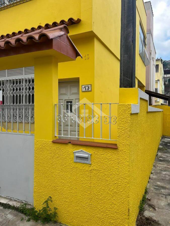 Casa à venda com 2 quartos, 100m² - Foto 1