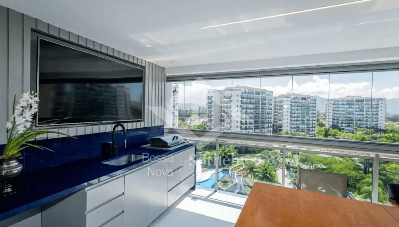 Apartamento para alugar com 4 quartos, 233m² - Foto 2