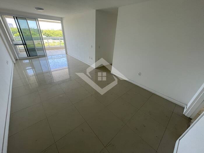 Apartamento à venda com 3 quartos, 110m² - Foto 2