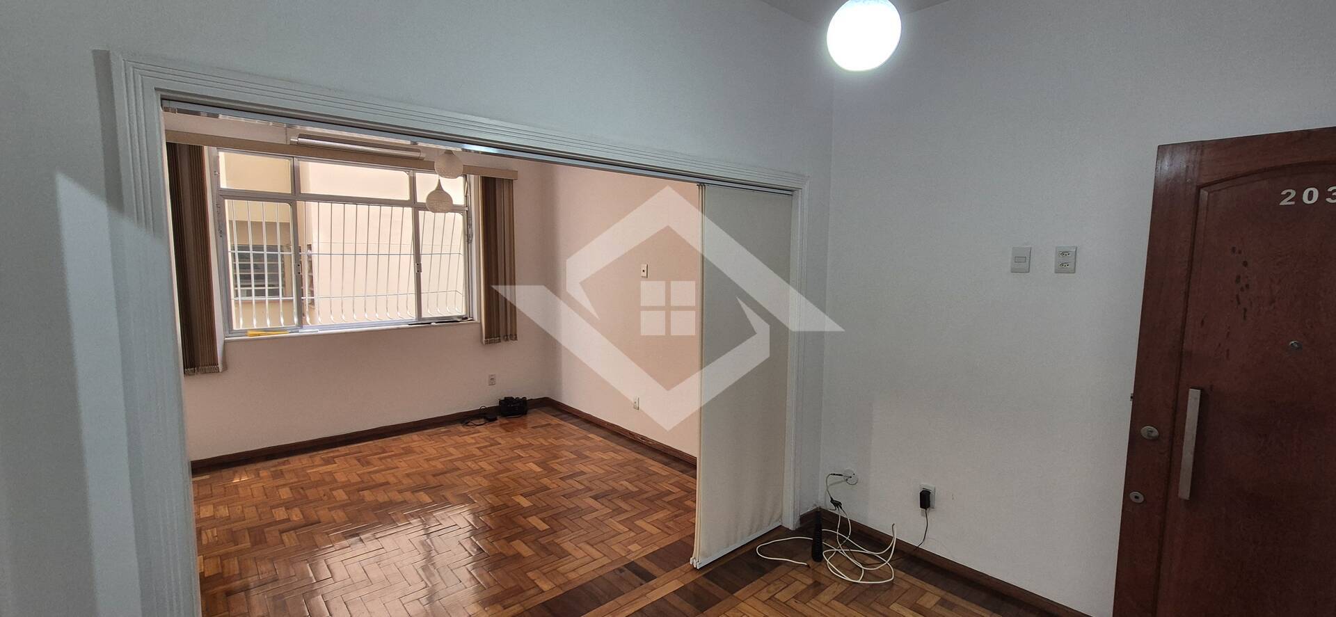 Apartamento à venda com 1 quarto, 34m² - Foto 2