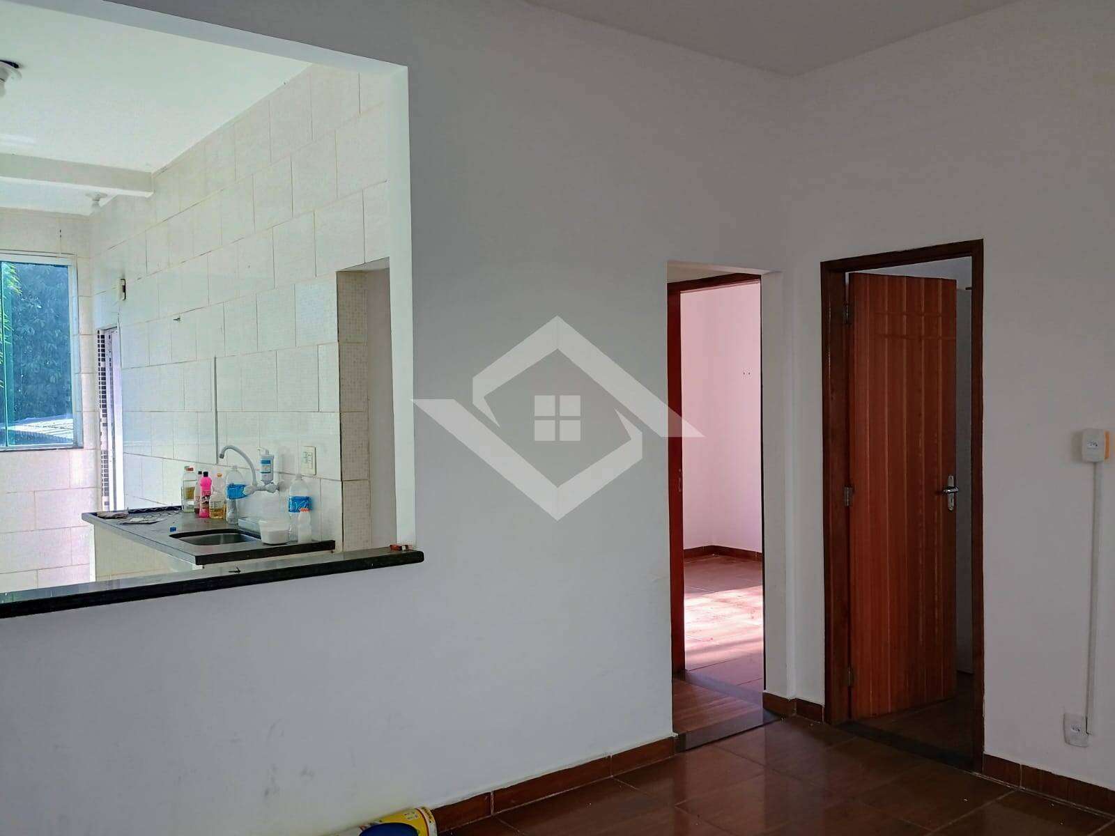 Casa à venda com 2 quartos, 75m² - Foto 1