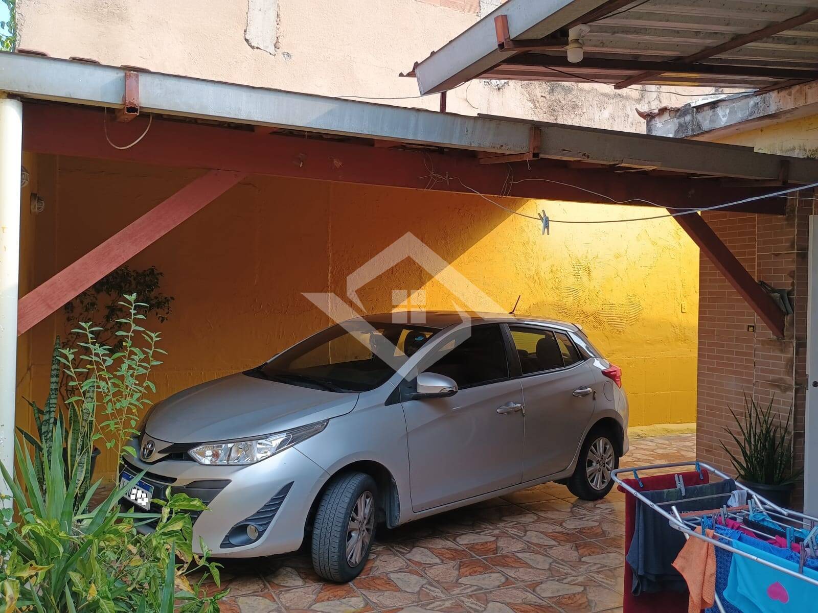 Casa à venda com 3 quartos, 300m² - Foto 1