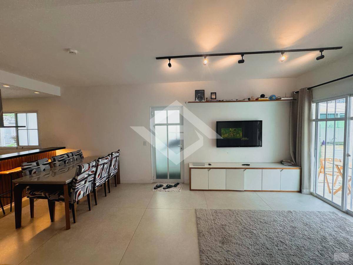 Casa à venda com 4 quartos, 158m² - Foto 3