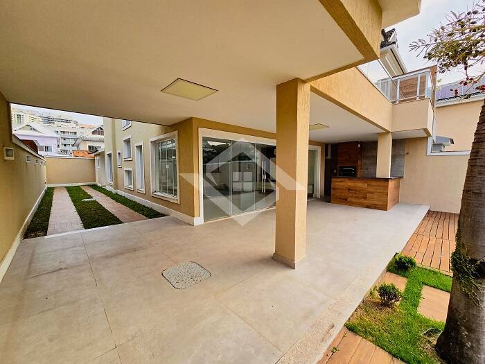 Casa à venda com 6 quartos, 262m² - Foto 4