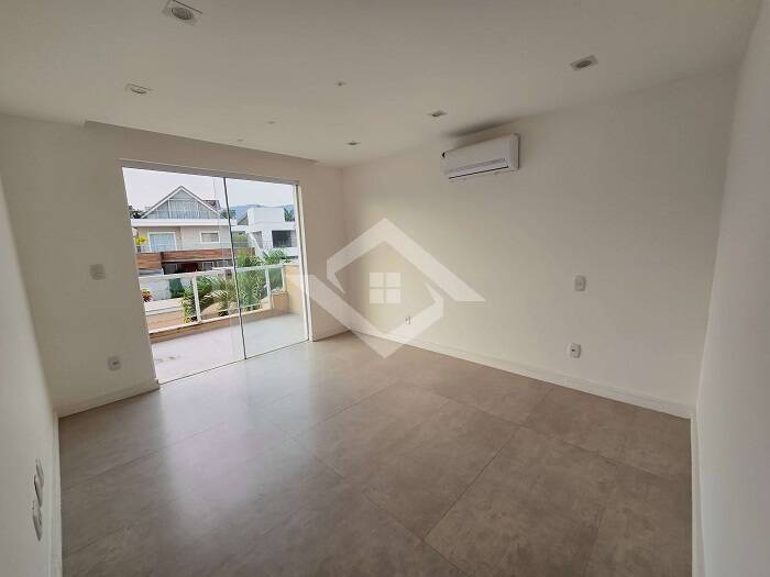 Casa à venda com 6 quartos, 262m² - Foto 15